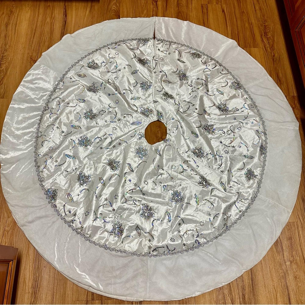 55-inch White and Silver Embellished Christmas Tree Skirt